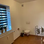 Alter Gutshof Direkt Am Schloss Und Rhododendronpark, Terasse Und Parkplatz Apartment Kromlau