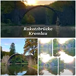 Alter Gutshof Direkt Am Schloss Und Rhododendronpark, Terasse Und Parkplatz Apartment *
