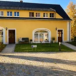 Apartment Alter Gutshof Direkt Am Schloss Und Rhododendronpark, Terasse Und Parkplatz