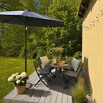 Apartment Alter Gutshof Direkt Am Schloss Und Rhododendronpark, Terasse Und Parkplatz