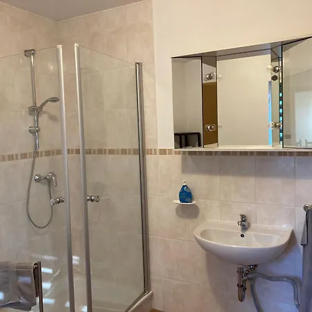 Alter Gutshof Direkt Am Schloss Und Rhododendronpark, Terasse Und Parkplatz Kromlau