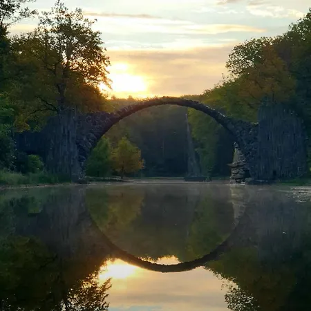 Alter Gutshof Direkt Am Schloss Und Rhododendronpark, Terasse Und Parkplatz Lägenhet Kromlau