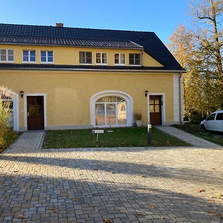 Alter Gutshof Direkt Am Schloss Und Rhododendronpark, Terasse Und Parkplatz Lägenhet *