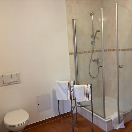 Alter Gutshof Direkt Am Schloss Und Rhododendronpark, Terasse Und Parkplatz