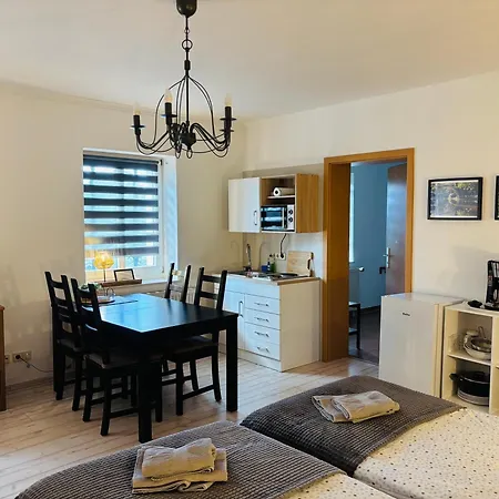 Alter Gutshof Direkt Am Schloss Und Rhododendronpark, Terasse Und Parkplatz Apartment Kromlau