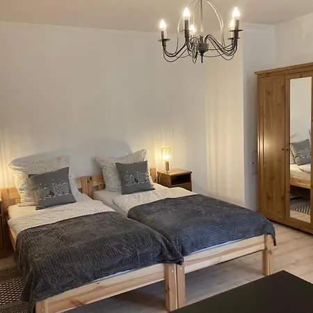 Alter Gutshof Direkt Am Schloss Und Rhododendronpark, Terasse Und Parkplatz Apartment