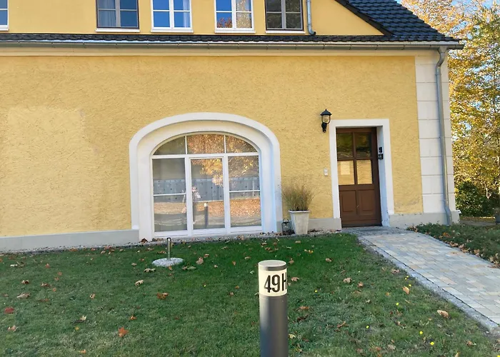 Alter Gutshof Direkt Am Schloss Und Rhododendronpark, Terasse Und Parkplatz *