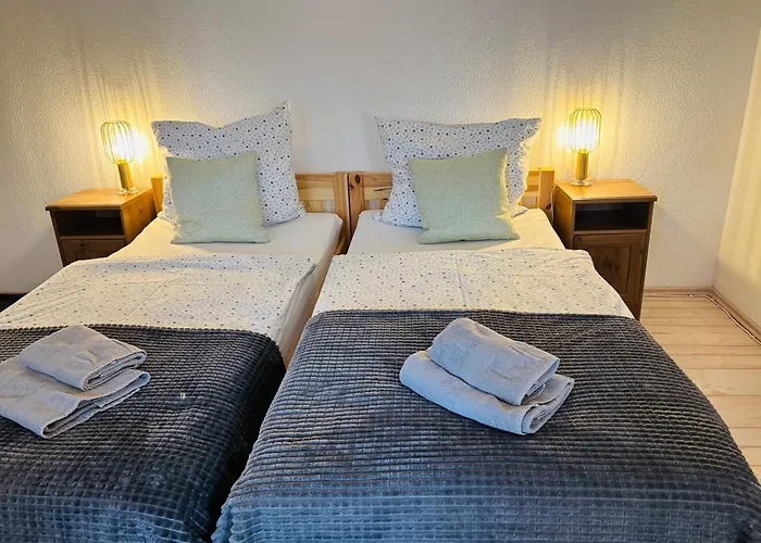 Alter Gutshof Direkt Am Schloss Und Rhododendronpark, Terasse Und Parkplatz * Kromlau